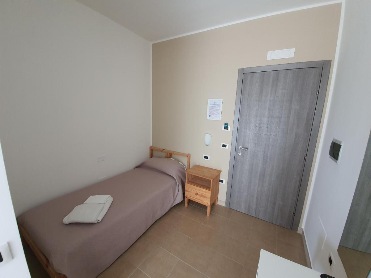 Single Room,998866722:JPEG